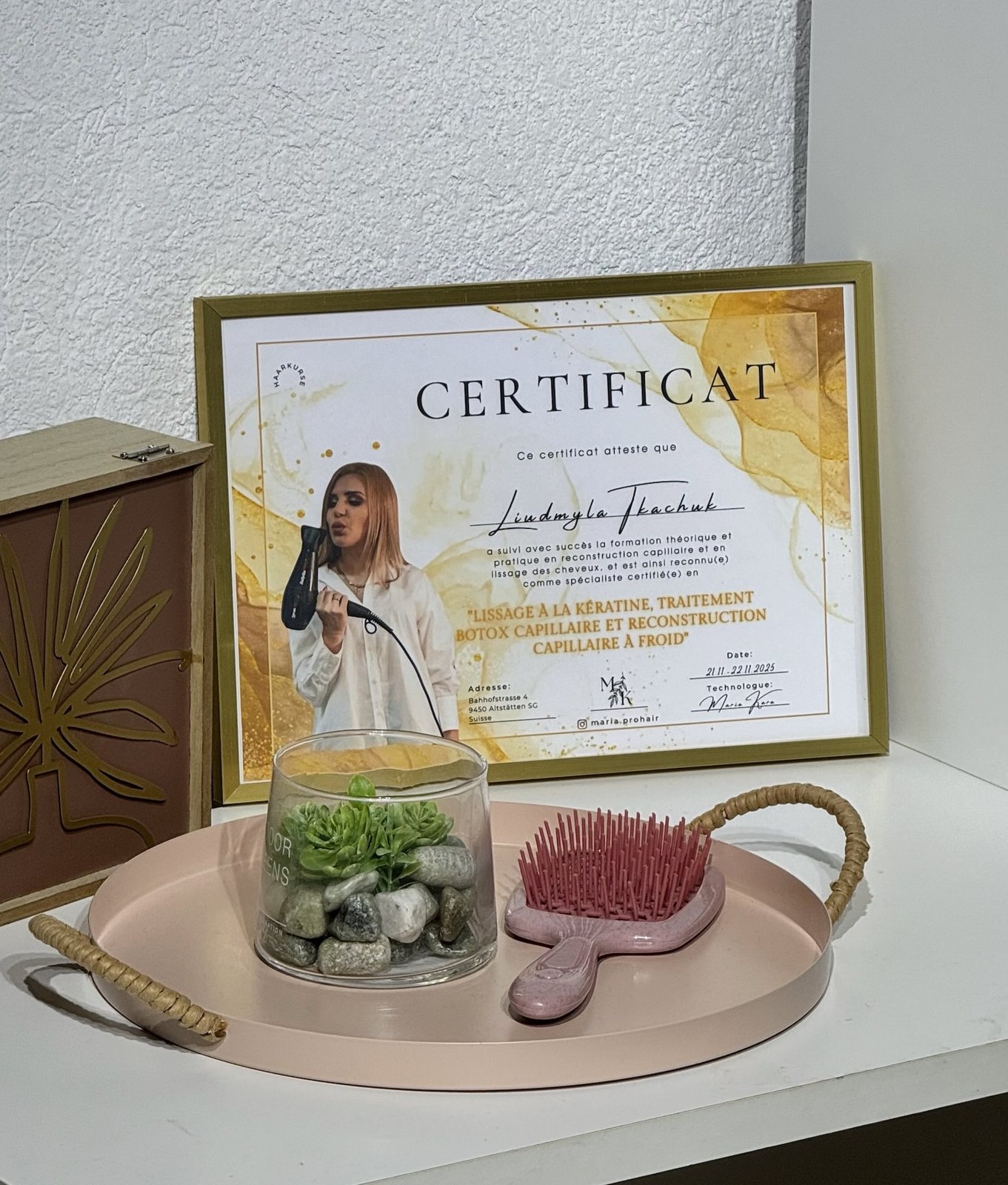 Certificat encadré, exposé au studio de Porrentruy.